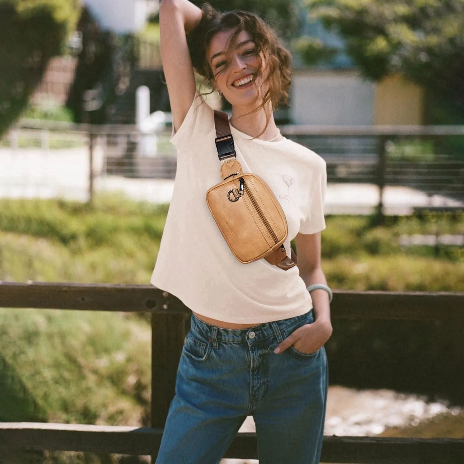 2L Fanny Packs for Women Cross Body Belt Bag Vegan Leather Chic Waist Pack Crossbody Waist Bag Travel Running Tan