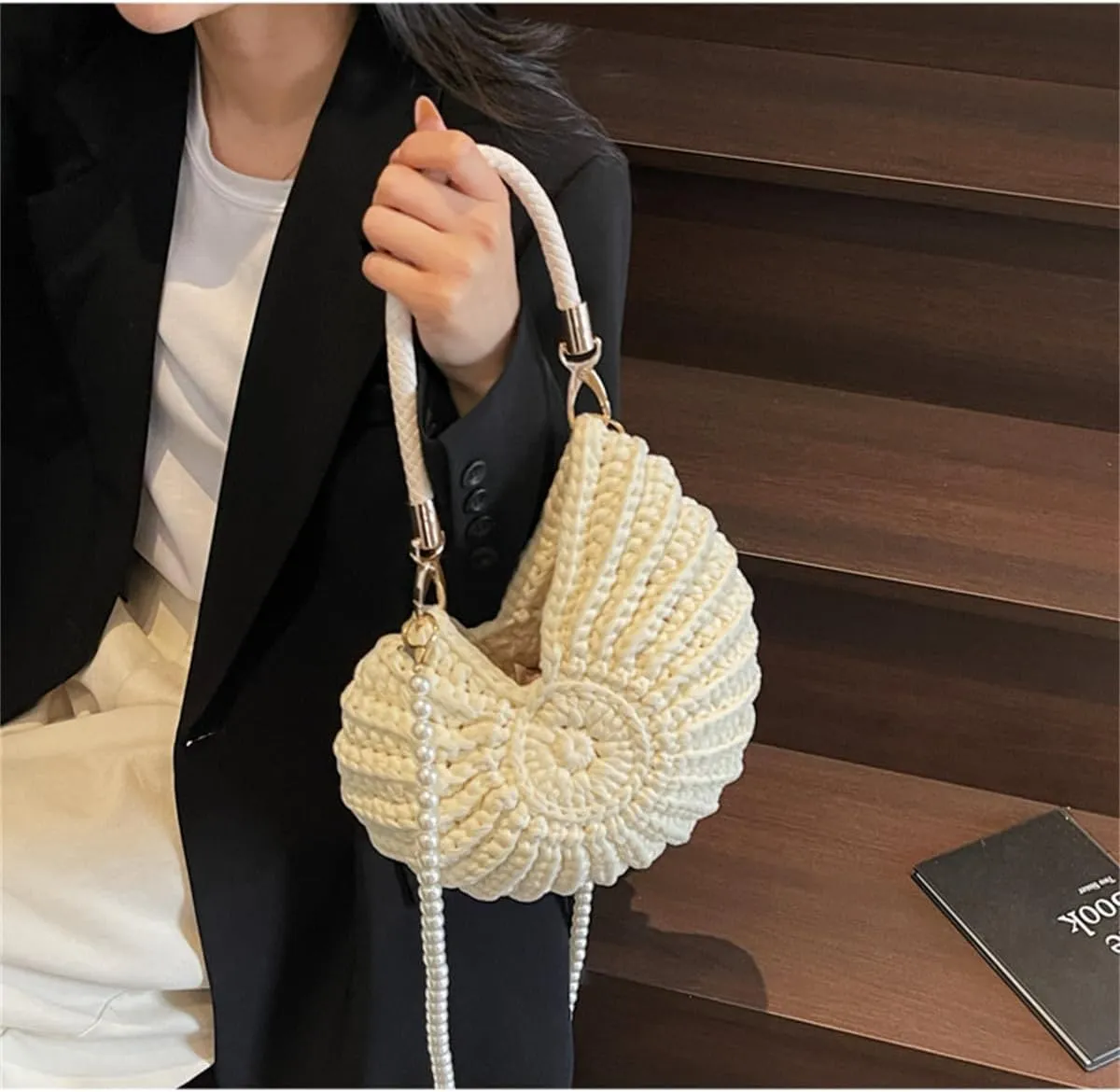 Conch/Shell Shoulder Handbag,Handwoven Fashion Seashell Bag,Stylish & Unique Boho Clutch with Pearl Strap