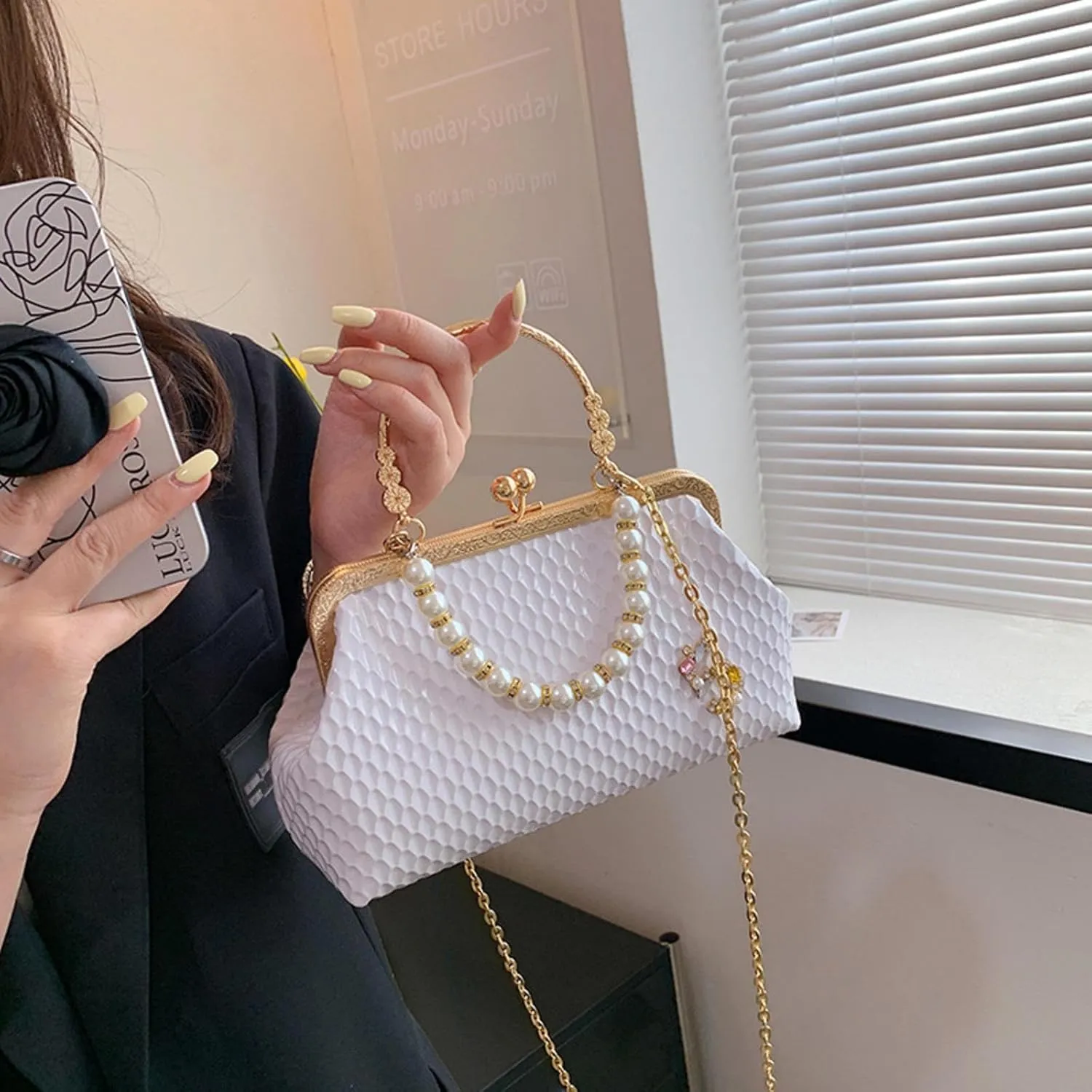 Luxury Women French Minority Shoulder Bags Crossbody Bags Fashion Pearl Chain Shell Clip Small Handbag Eveing Clutch