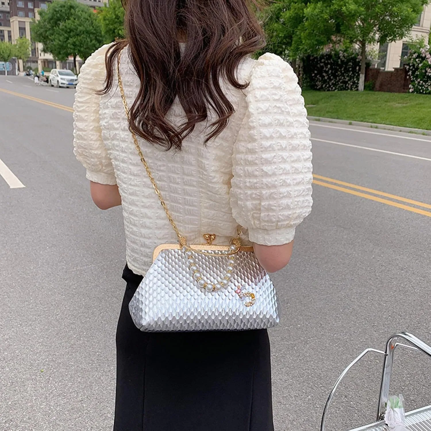 Luxury Women French Minority Shoulder Bags Crossbody Bags Fashion Pearl Chain Shell Clip Small Handbag Eveing Clutch
