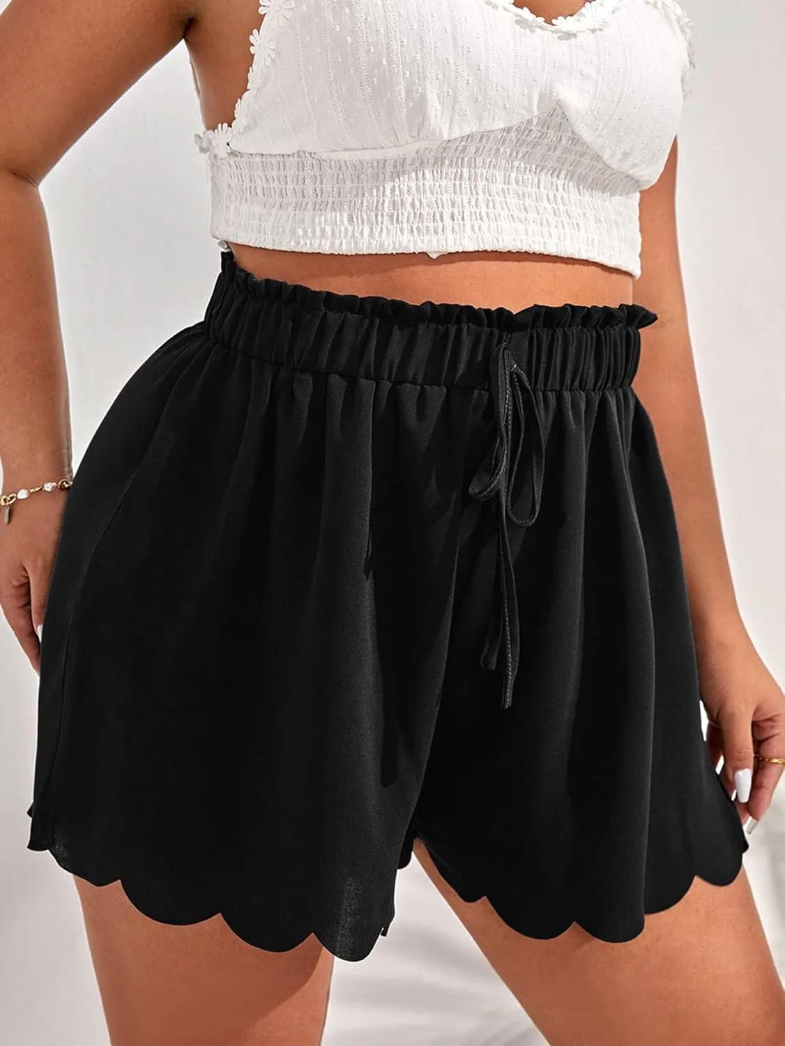 MakeMeChic Women's Plus Size Elastic Waist Scallop Trim Flowy Wide Leg Shorts