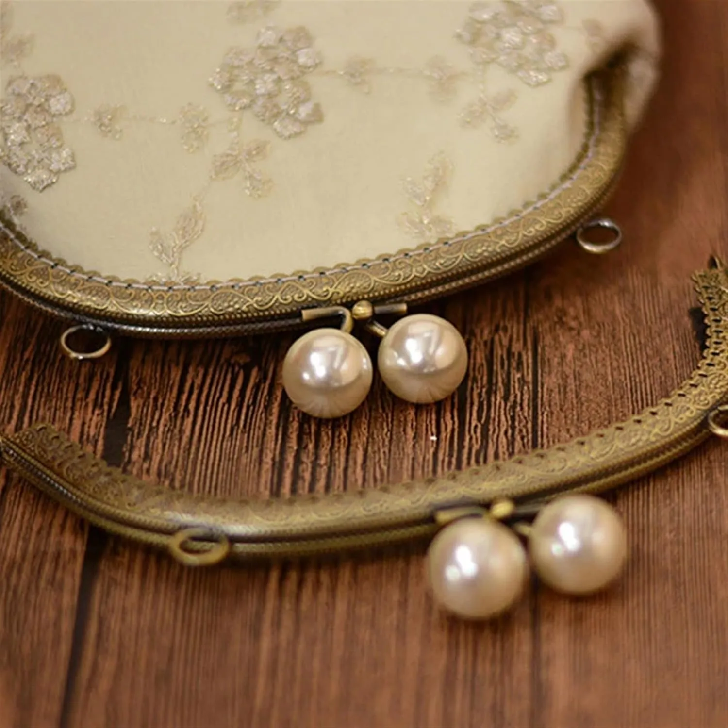 Metal Purse Frame,Retro Arch Kiss Lock Clasp Frame Retro Pearl Wallet Metal Handle Frame Arc Shaped DIY Purse Clutch Clutch Bag Handle Handbag Accessories for Purse Making(2)