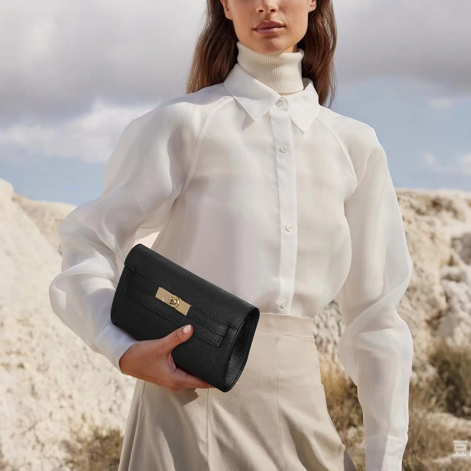 Mini Clutch Purse Vegan Leather Crossbody Bag for Women Small Shoulder Bag Designer Handbag with Strap