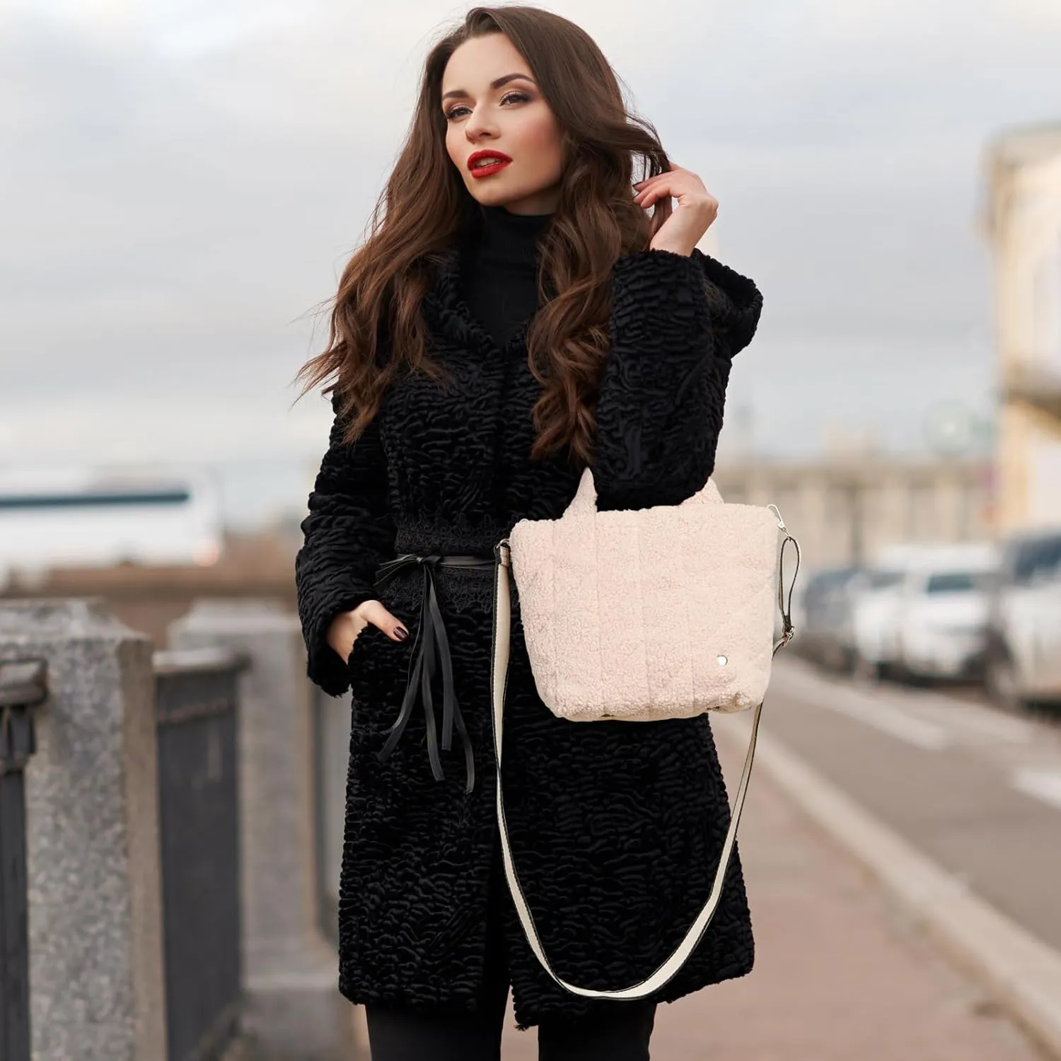MYHOZEE Small Sherpa Tote Bag, Flurry Crossbody Bags for Women Quilted Fleece Purse Fuzzy Plush Winter Handbags