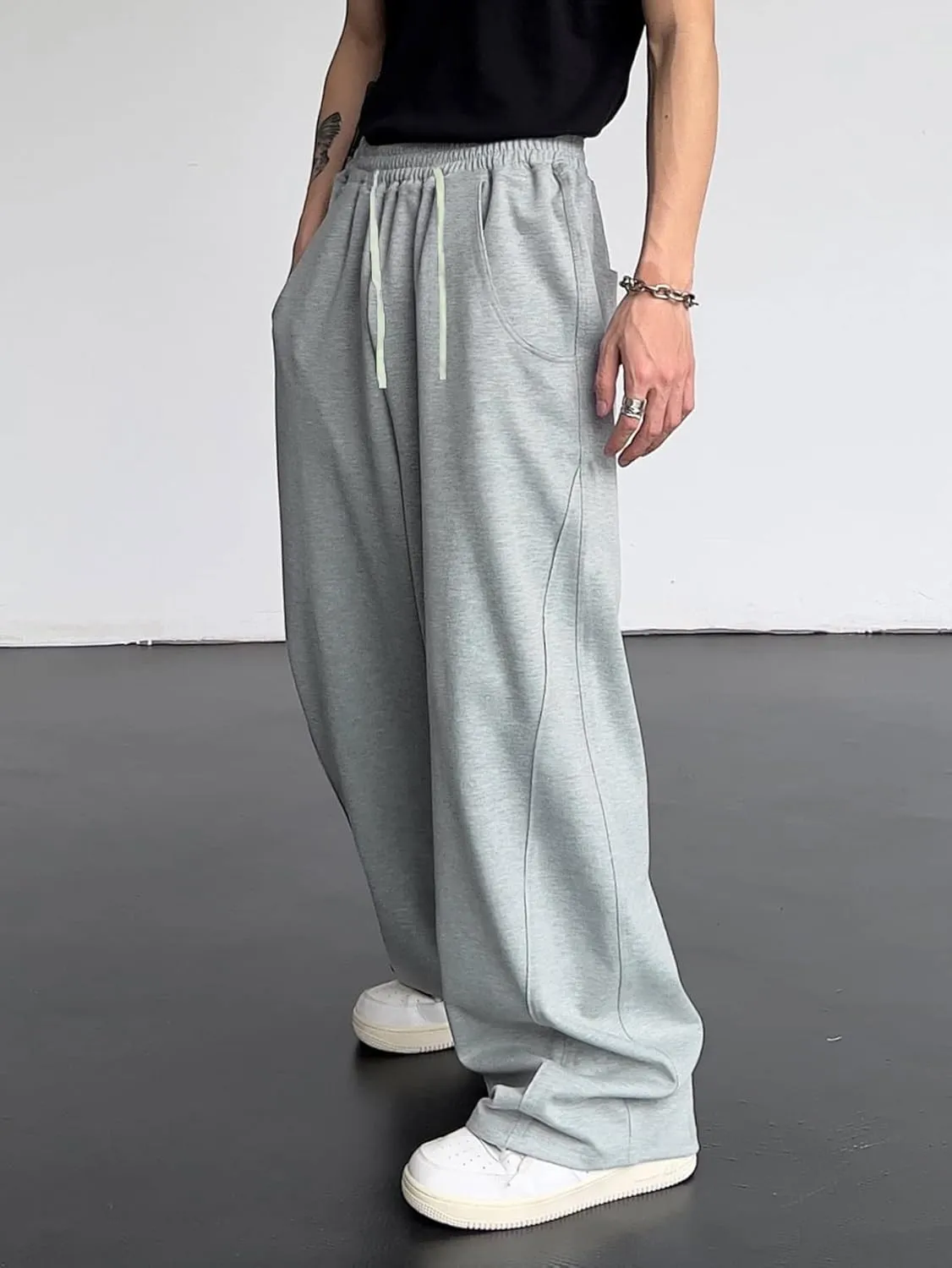 OYOANGLE Men's Drawstring Elastic Waist Baggy Sweatpants Y2K Loose Wide Leg Long Pants with Pocket