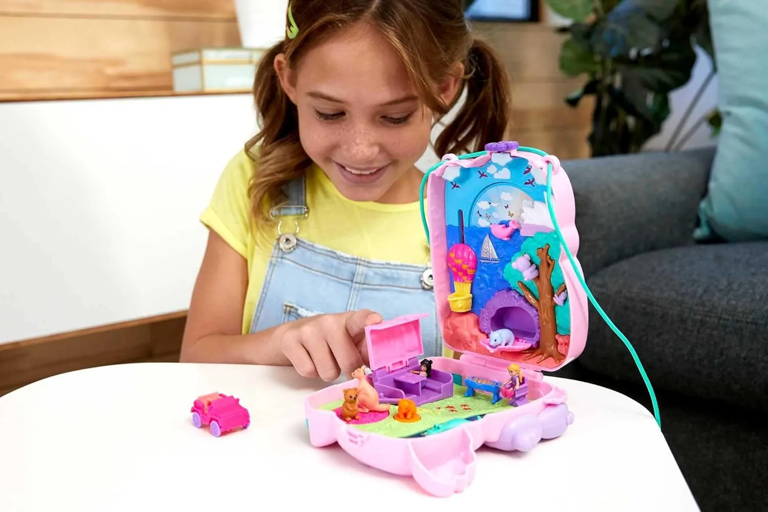 Polly Pocket Dolls & Accessories, Koala Purse Playset with 2 Micro Dolls, 1 Toy Car & 5 Animals, 2-in-1 Travel Toy