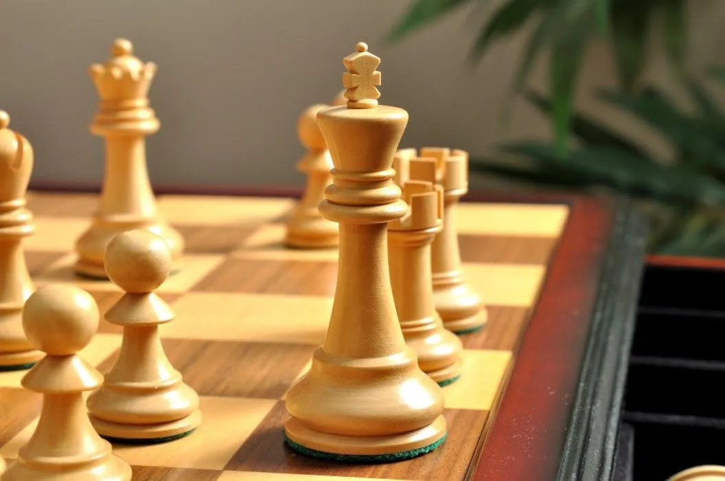 The Reykjavik II Series Tournament Chess Set and Tiroir Combination - by The House of Staunton