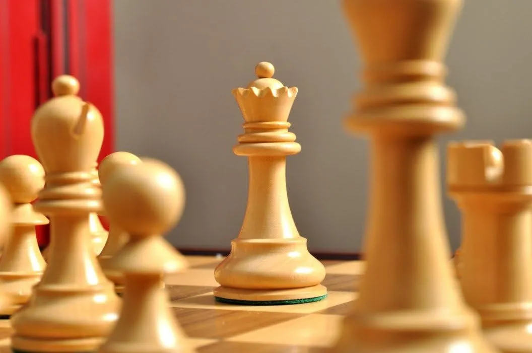 The Reykjavik II Series Tournament Chess Set and Tiroir Combination - by The House of Staunton