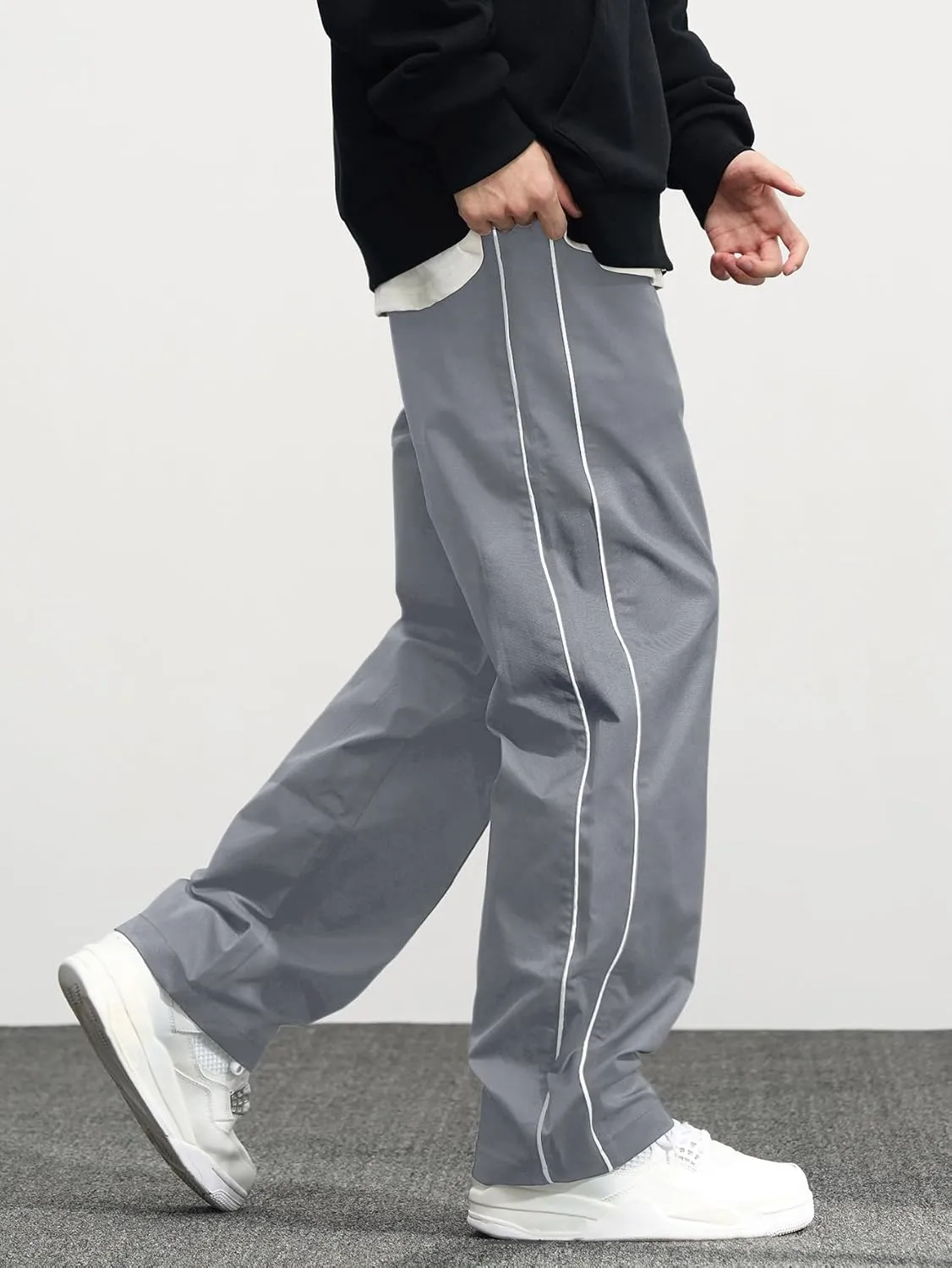 Verdusa Men's Track Pants Straight Leg Acitve Streetwear Elastic Waist Parachute Pants with Pockets