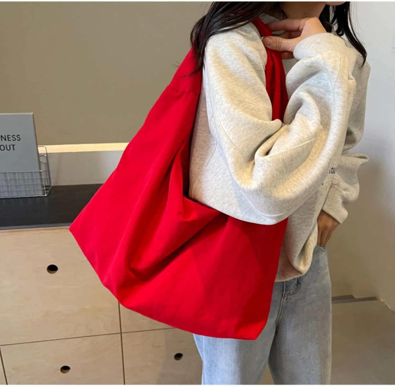 Women Solid Color Draped Tote Bag Large Capacity Nylon Shoulder Purse Versatile Slouchy Hobo Bag Travel Sport